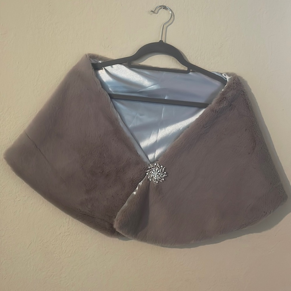 Elegant Shaw with broach in a dusty grey- purple color
